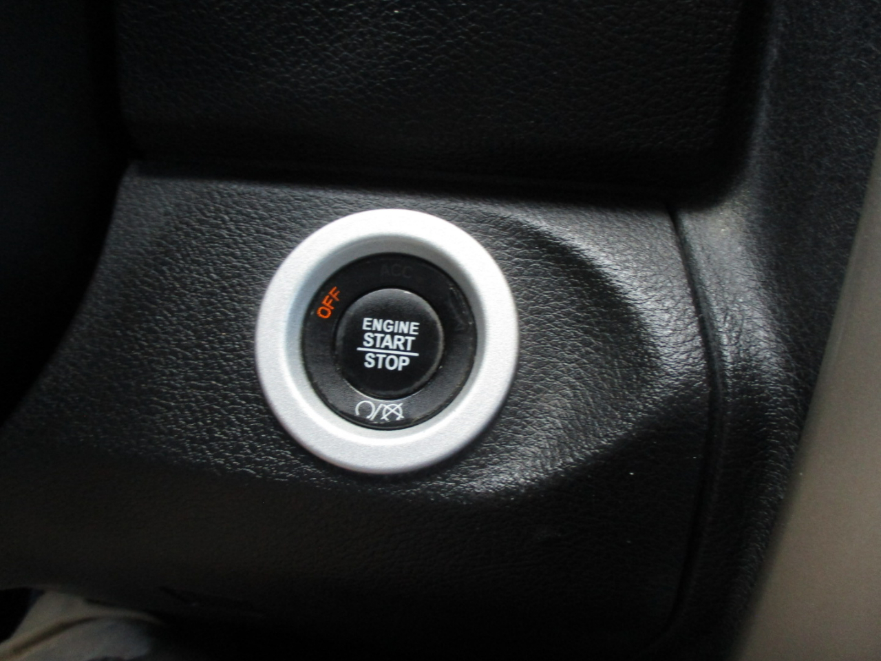 RAM 1500 Laramie 4x4 Crew Cab 5'7" Box 2017