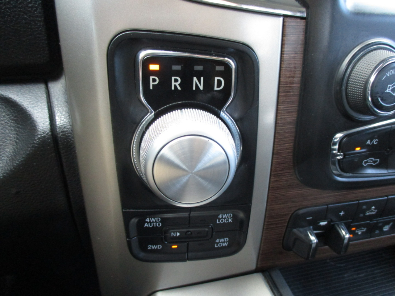 RAM 1500 Laramie 4x4 Crew Cab 5'7" Box 2017