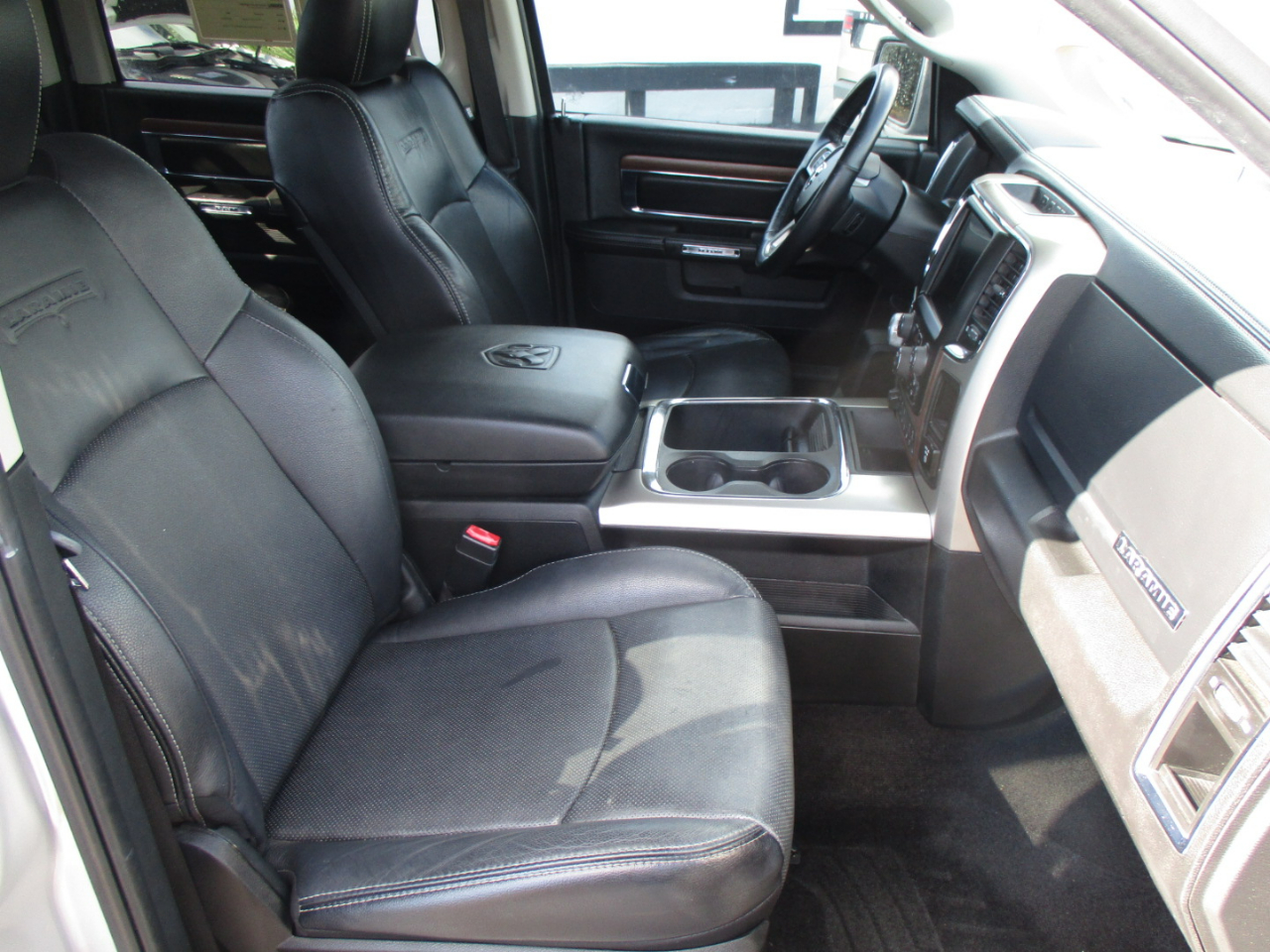 RAM 1500 Laramie 4x4 Crew Cab 5'7" Box 2017