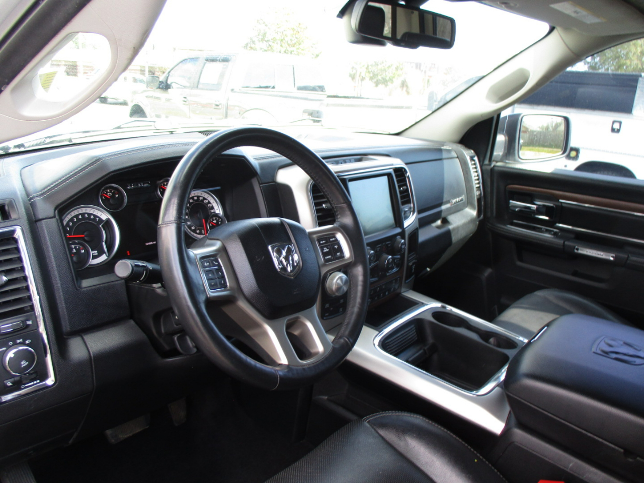 RAM 1500 Laramie 4x4 Crew Cab 5'7" Box 2017