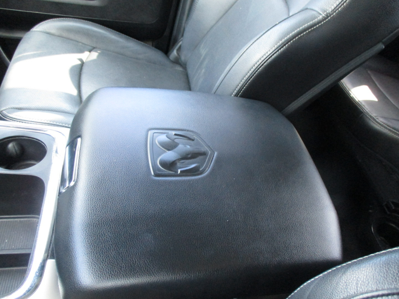 RAM 1500 Laramie 4x4 Crew Cab 5'7" Box 2017