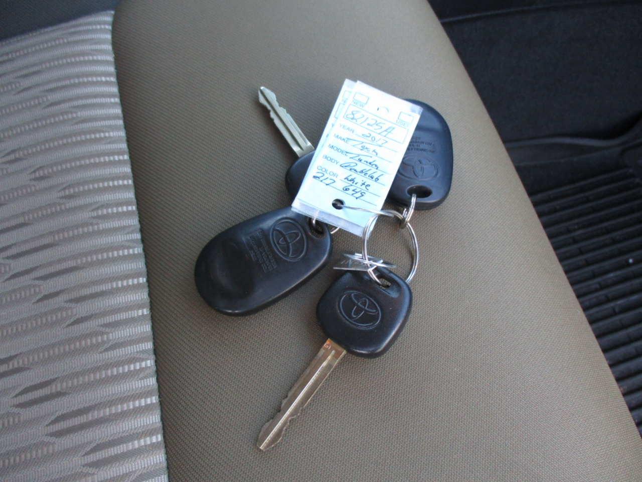 Toyota Tundra 2WD SR5 Double Cab 6.5' Bed 5.7L FFV (Natl) 2017