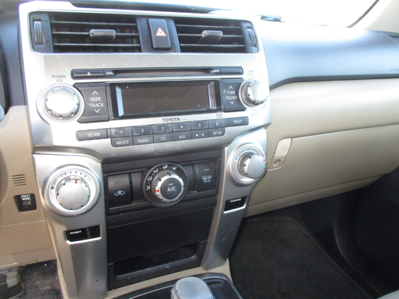 Toyota 4Runner RWD 4dr V6 Limited (Natl) 2010