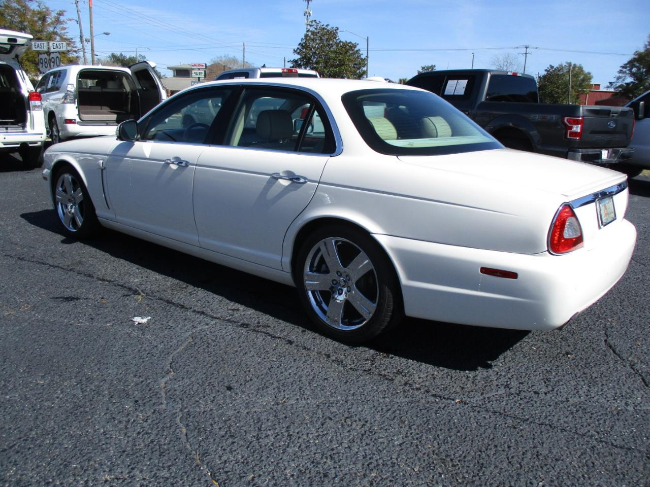 Jaguar XJ Series 4dr Sdn XJ8 2009