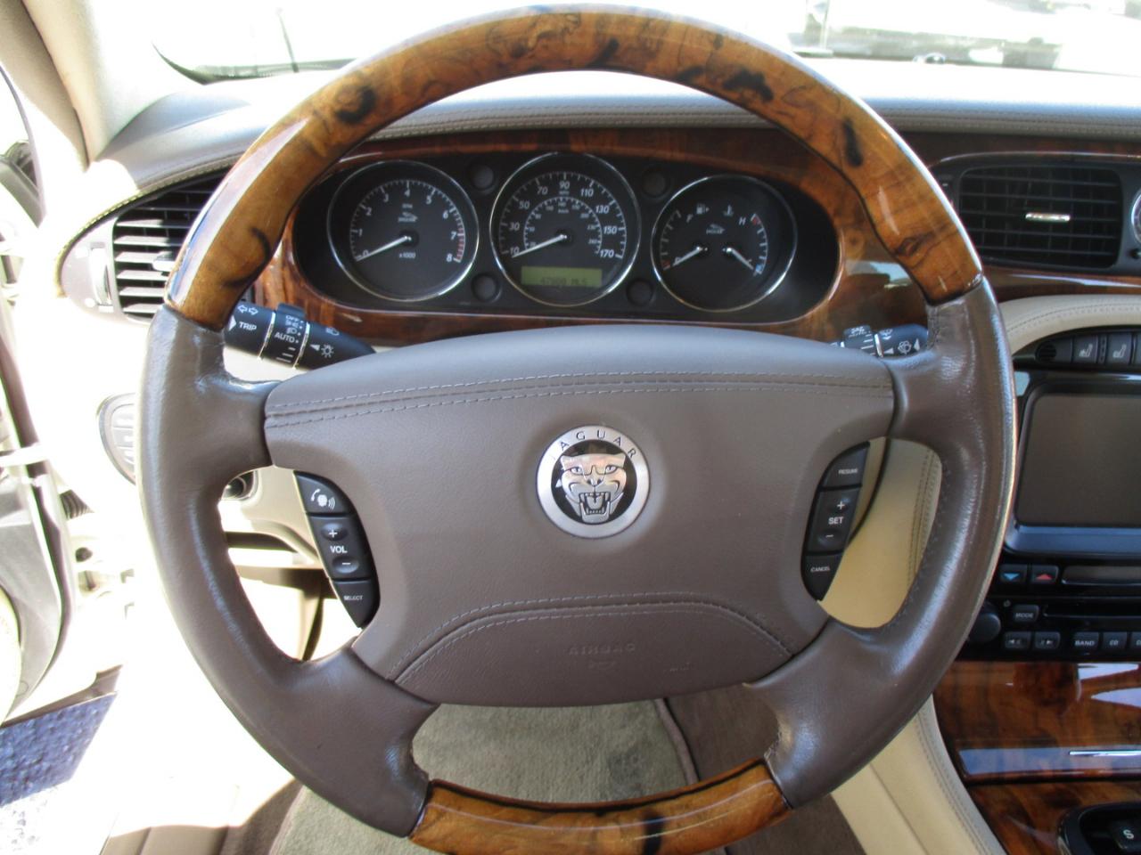 Jaguar XJ Series 4dr Sdn XJ8 2009