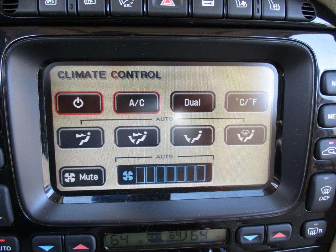 Jaguar XJ Series 4dr Sdn XJ8 2009