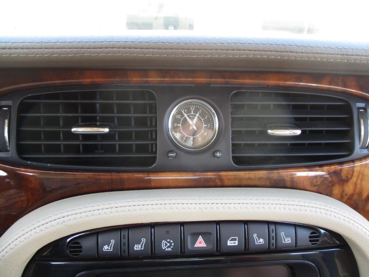 Jaguar XJ Series 4dr Sdn XJ8 2009