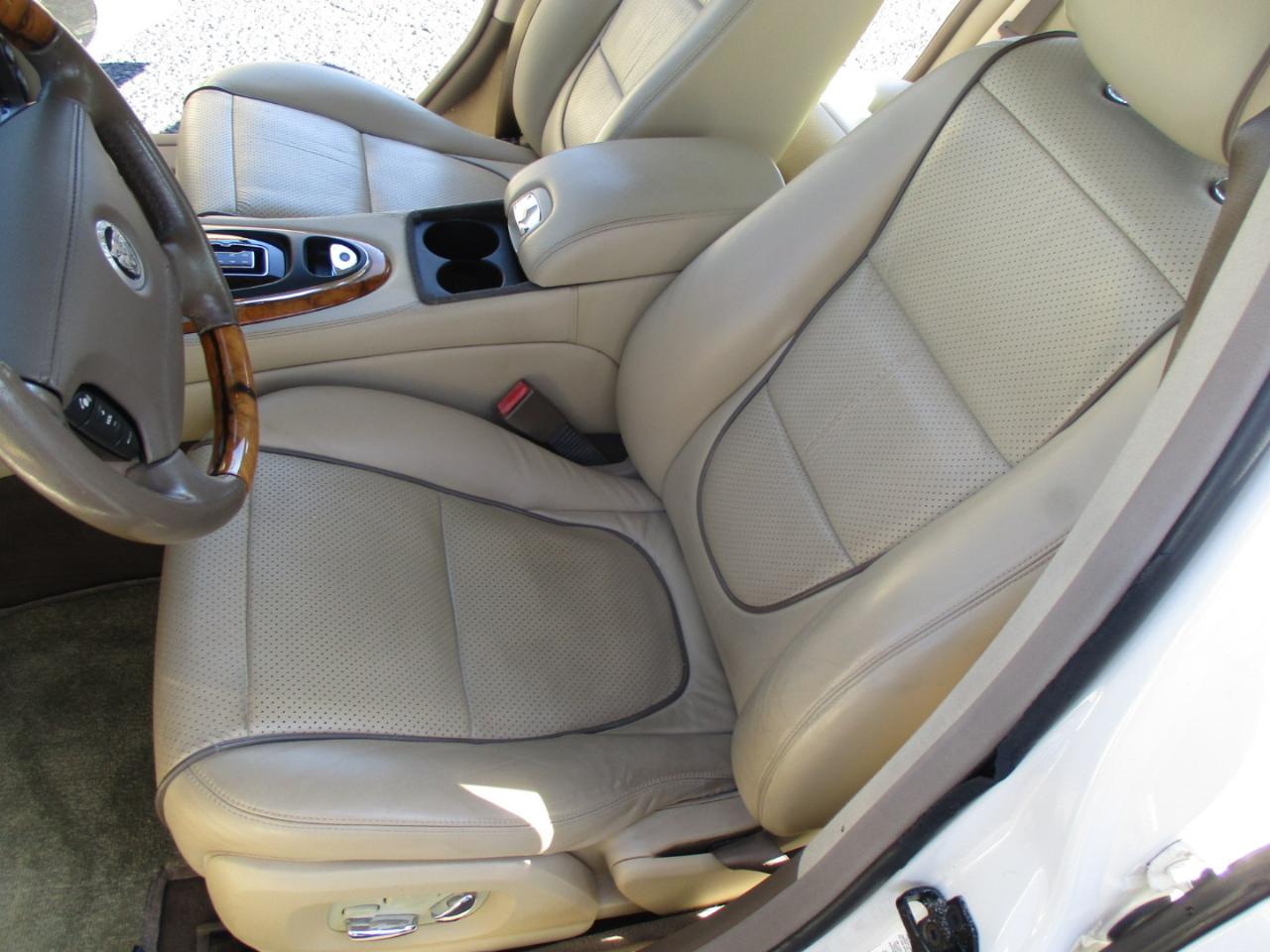 Jaguar XJ Series 4dr Sdn XJ8 2009