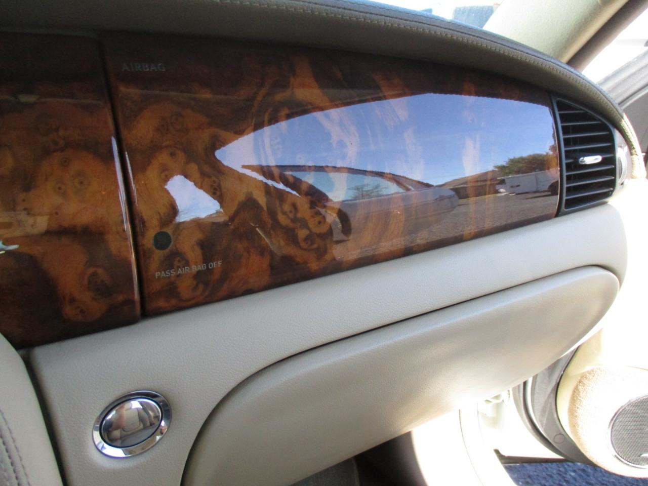 Jaguar XJ Series 4dr Sdn XJ8 2009