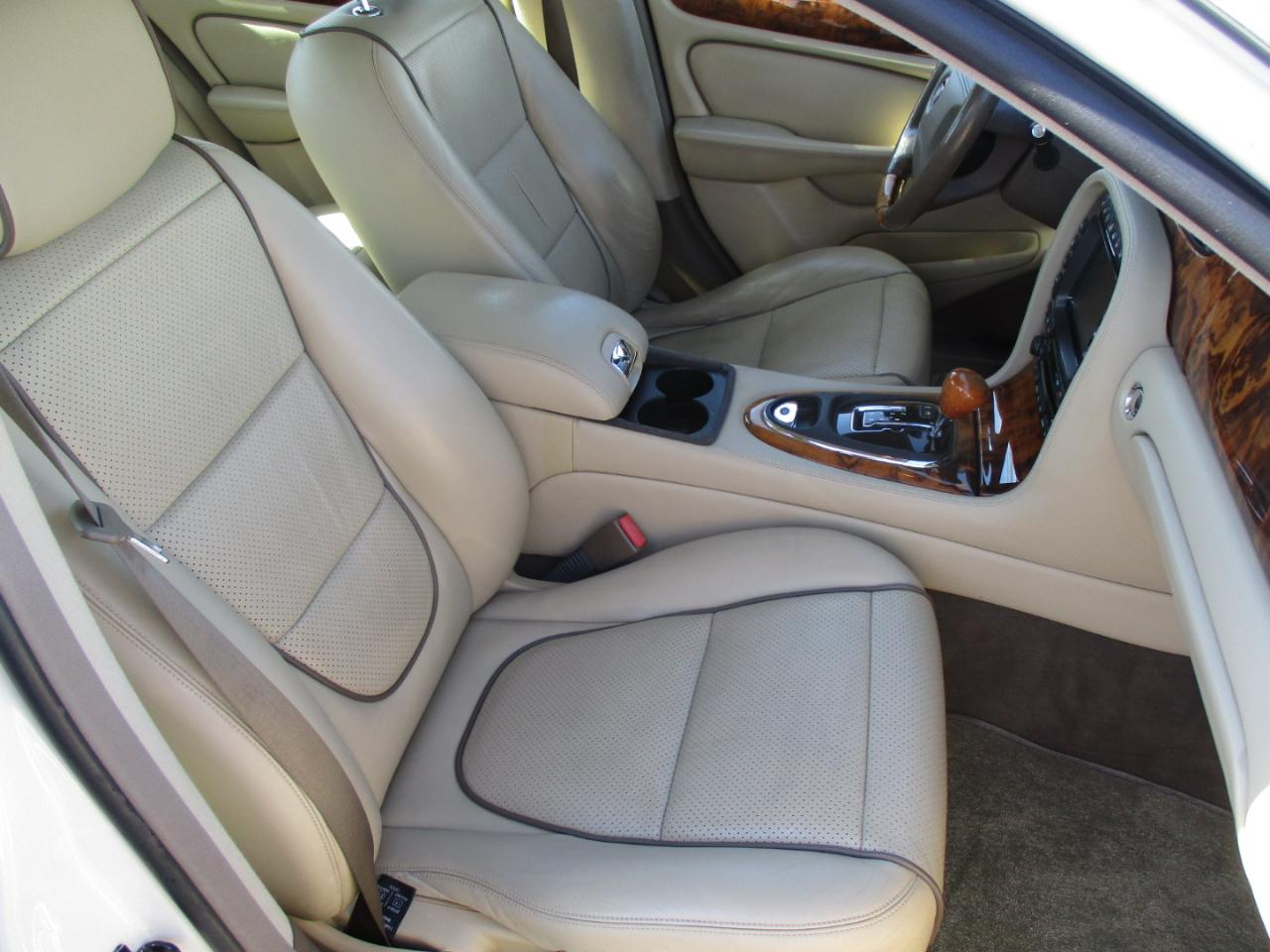 Jaguar XJ Series 4dr Sdn XJ8 2009