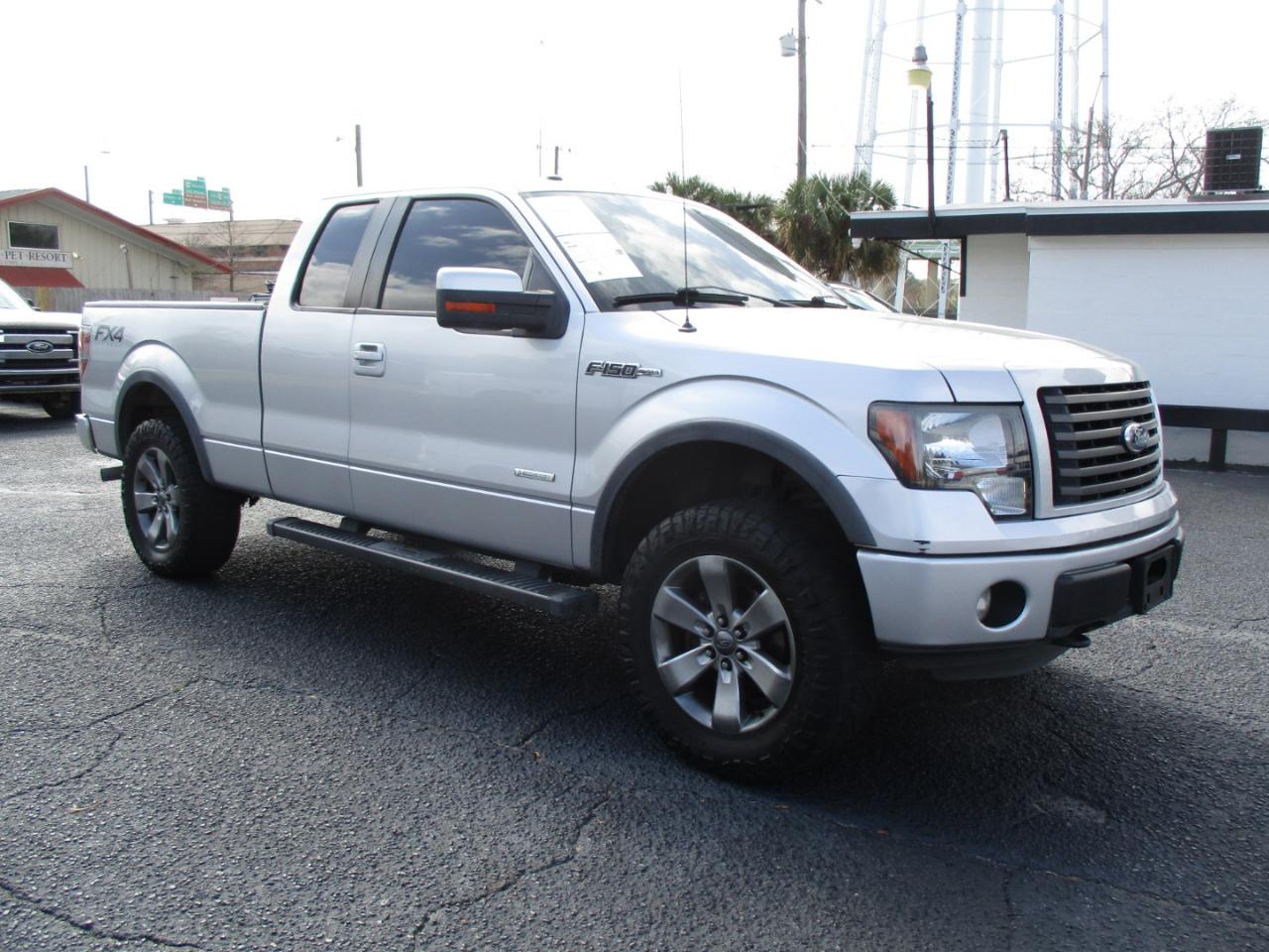 Ford F-150 4WD SuperCab 145" Lariat 2012