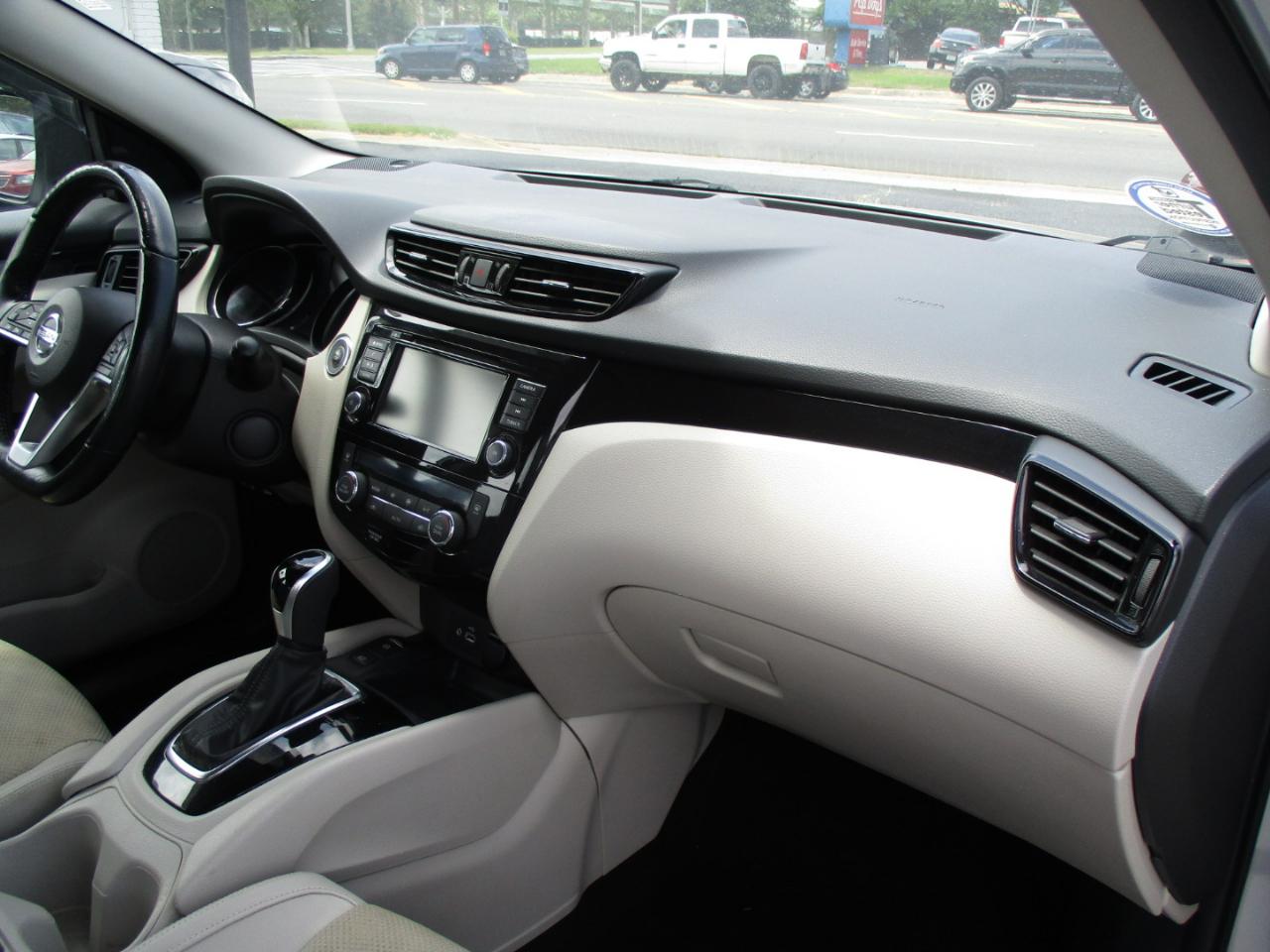 Nissan Rogue Sport FWD SV 2021