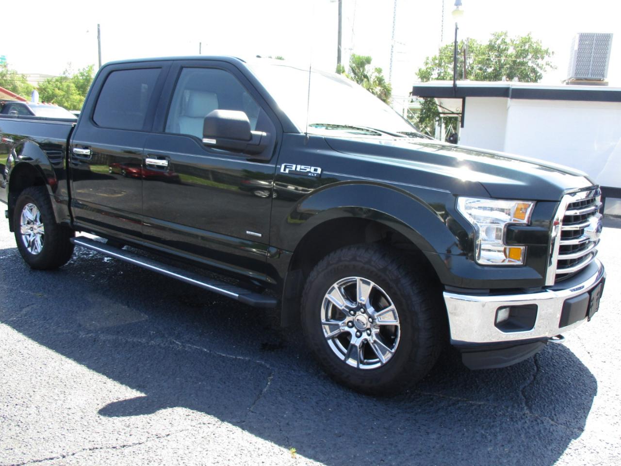 Ford F-150 4WD Reg Cab 145" XLT 2015