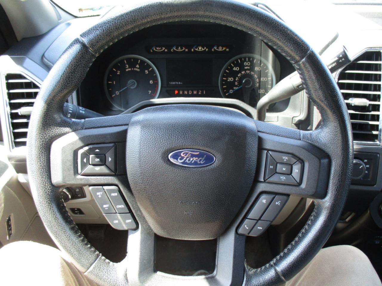 Ford F-150 4WD Reg Cab 145" XLT 2015
