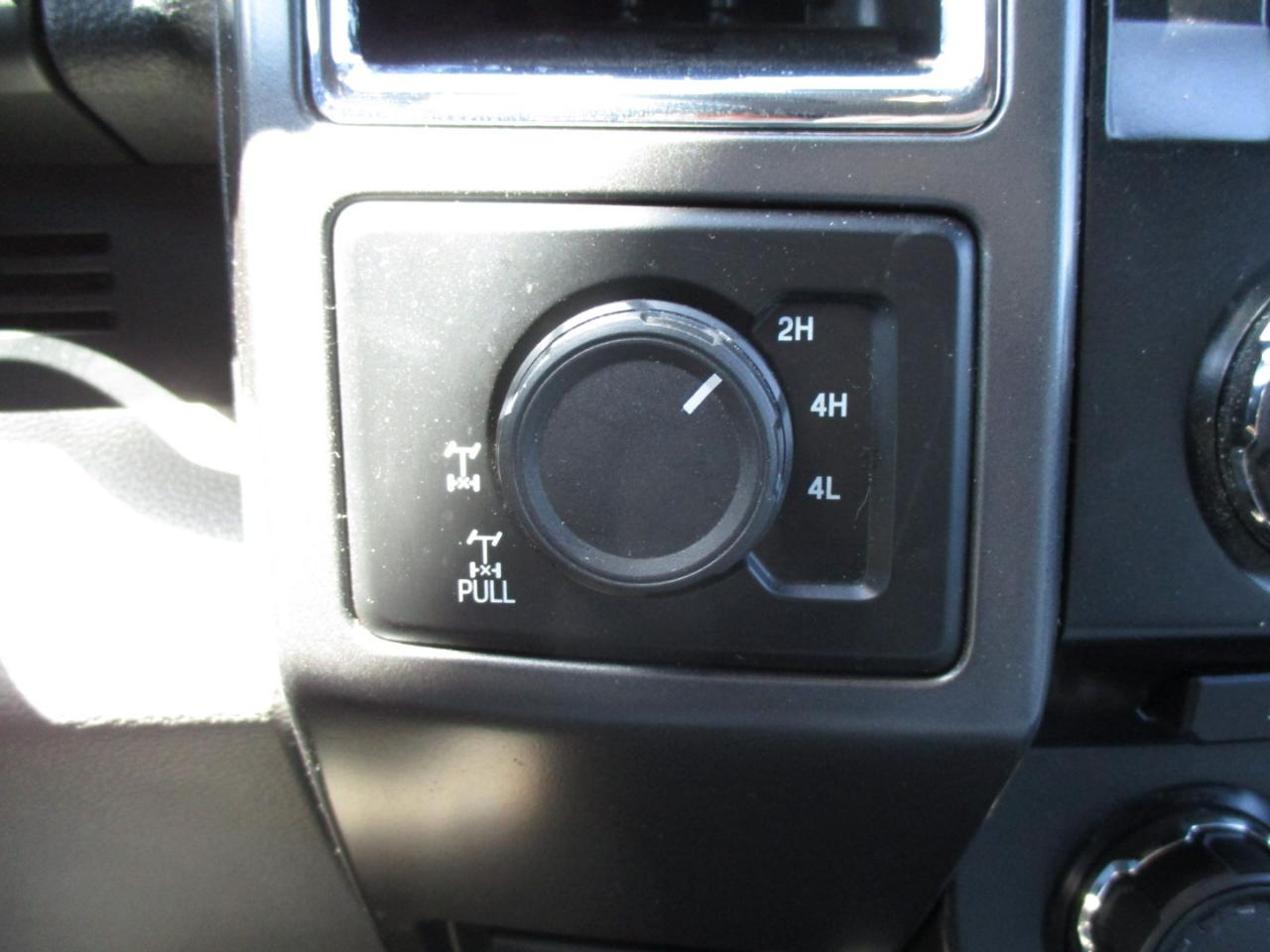Ford F-150 4WD Reg Cab 145" XLT 2015