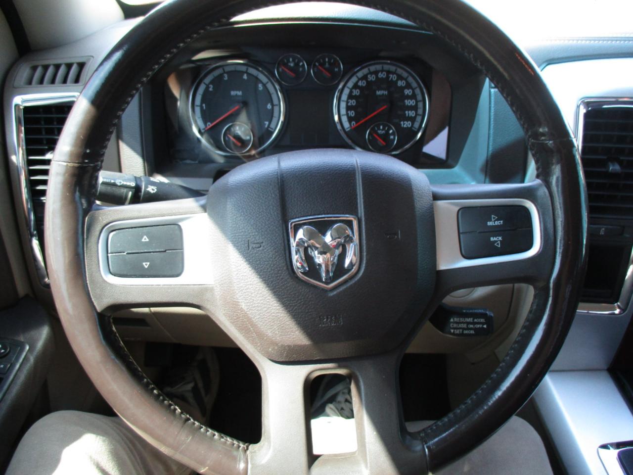 RAM 1500 2WD Crew Cab 140.5" Laramie 2011
