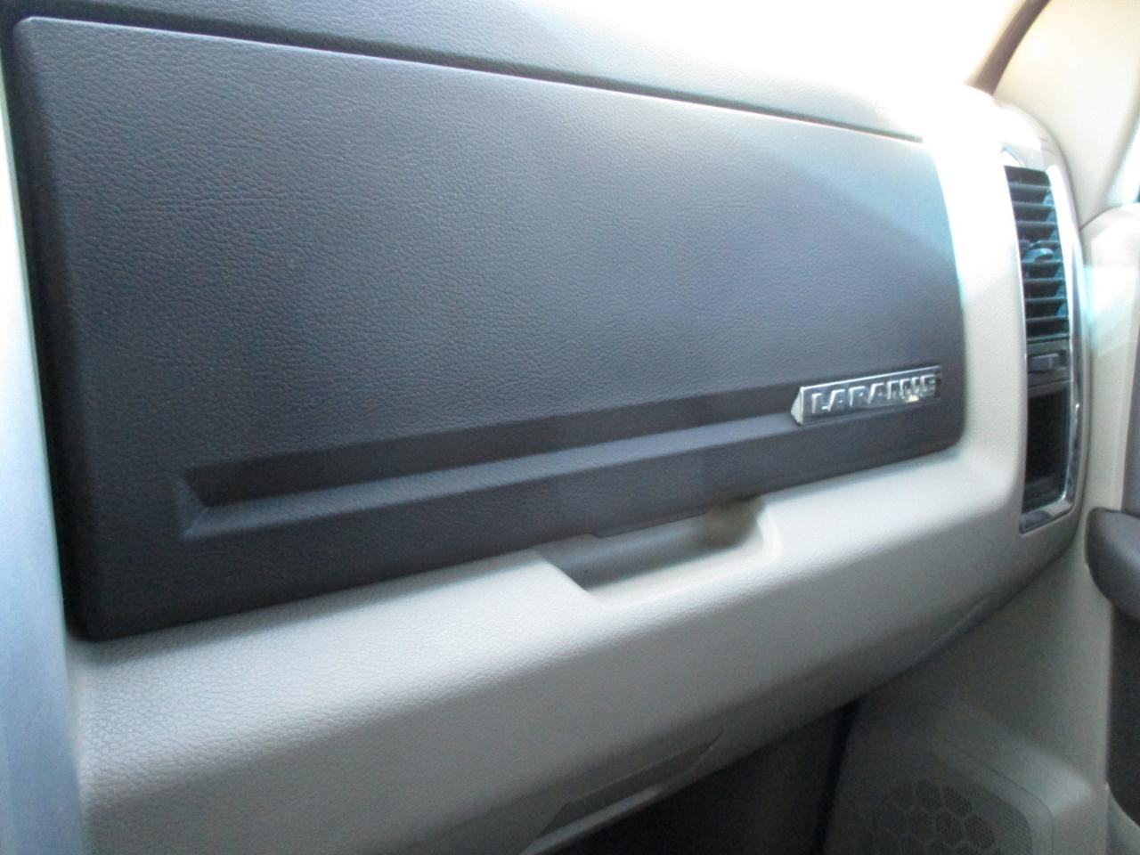RAM 1500 2WD Crew Cab 140.5" Laramie 2011
