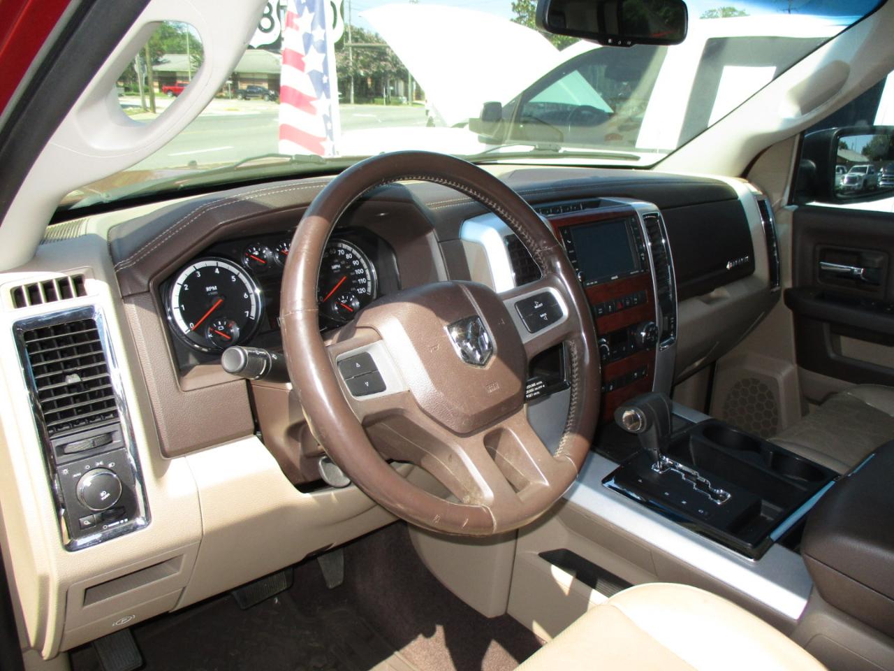 RAM 1500 2WD Crew Cab 140.5" Laramie 2011