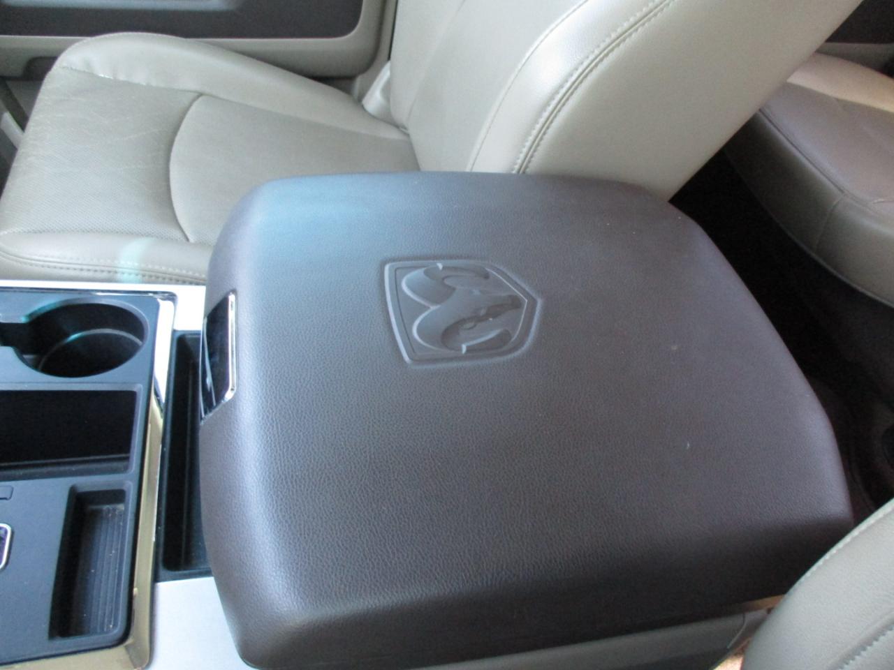 RAM 1500 2WD Crew Cab 140.5" Laramie 2011