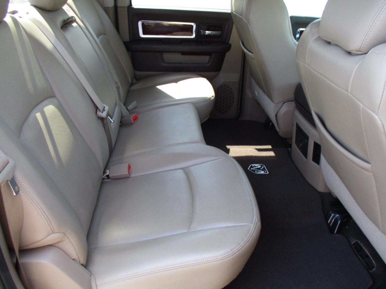 RAM 1500 2WD Crew Cab 140.5" Laramie 2011