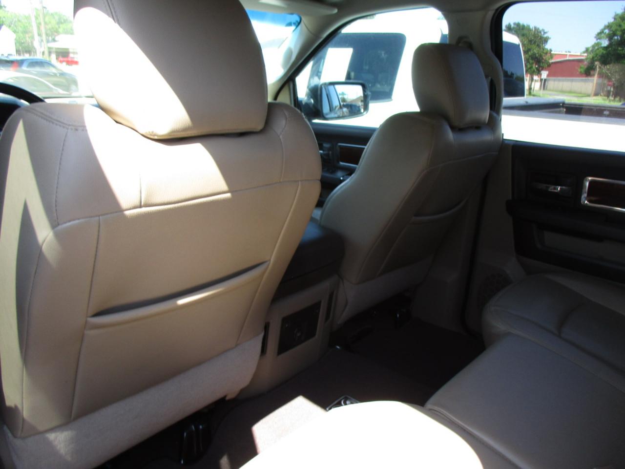RAM 1500 2WD Crew Cab 140.5" Laramie 2011