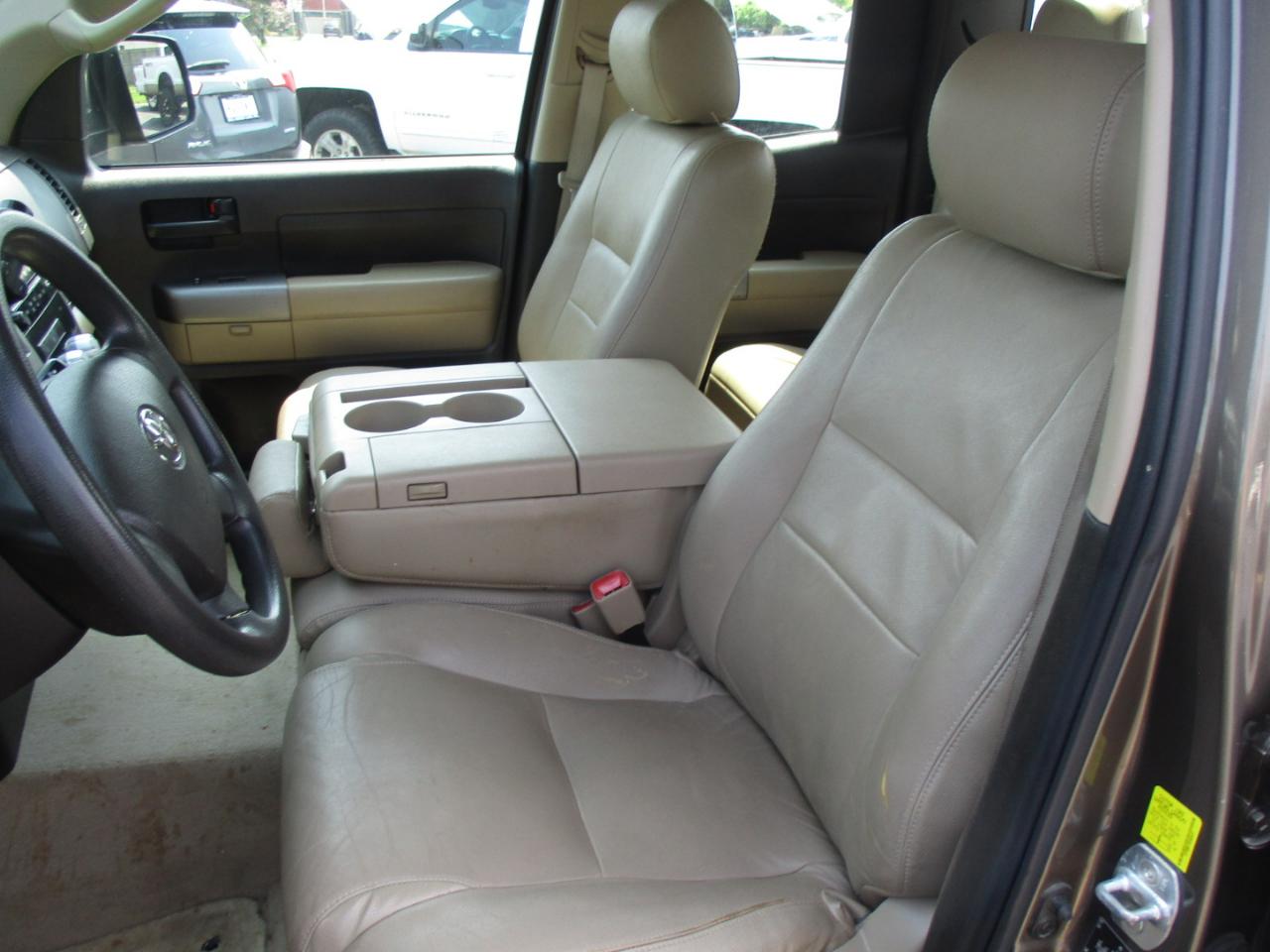 Toyota Tundra 2WD Truck Dbl 4.6L V8 6-Spd AT (Natl) 2011