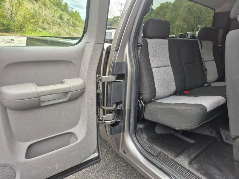 Chevrolet Silverado 1500 Work Truck Ext. Cab Long Box 4WD 2009
