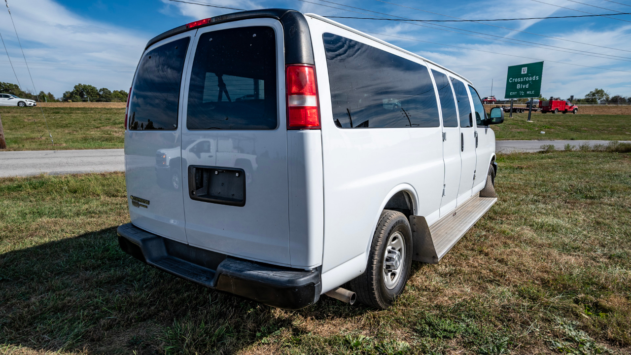 Chevrolet Express LS 3500 Extended 2016 Chevrolet Express LS 3500 Extended 2016