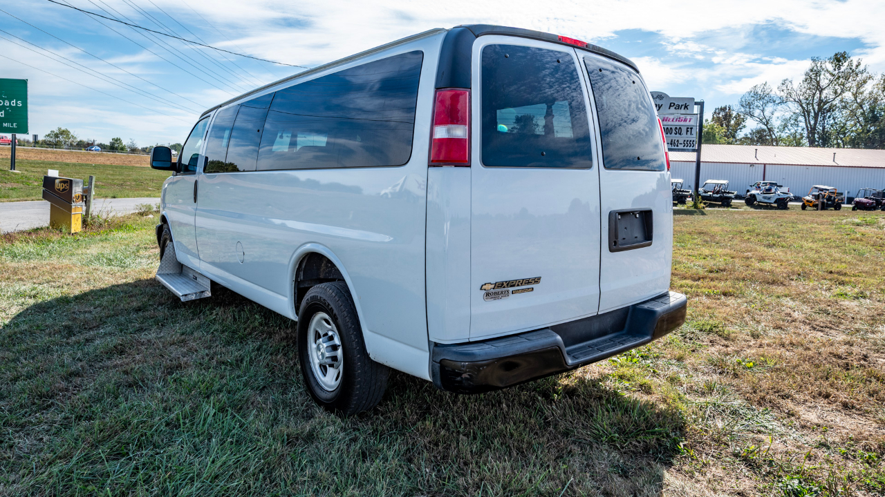 Chevrolet Express LS 3500 Extended 2016 Chevrolet Express LS 3500 Extended 2016