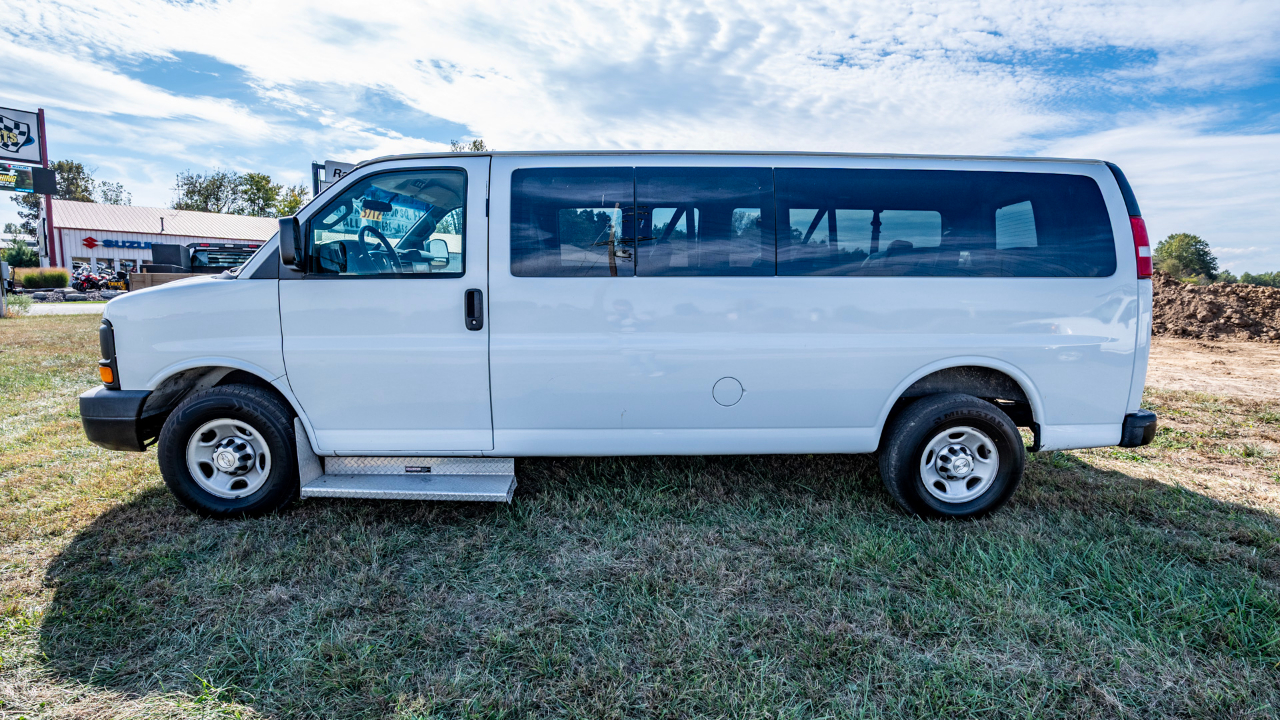 Chevrolet Express LS 3500 Extended 2016 Chevrolet Express LS 3500 Extended 2016