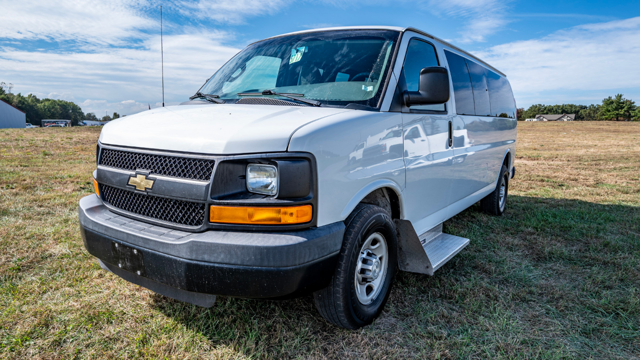 Chevrolet Express LS 3500 Extended 2016 Chevrolet Express LS 3500 Extended 2016