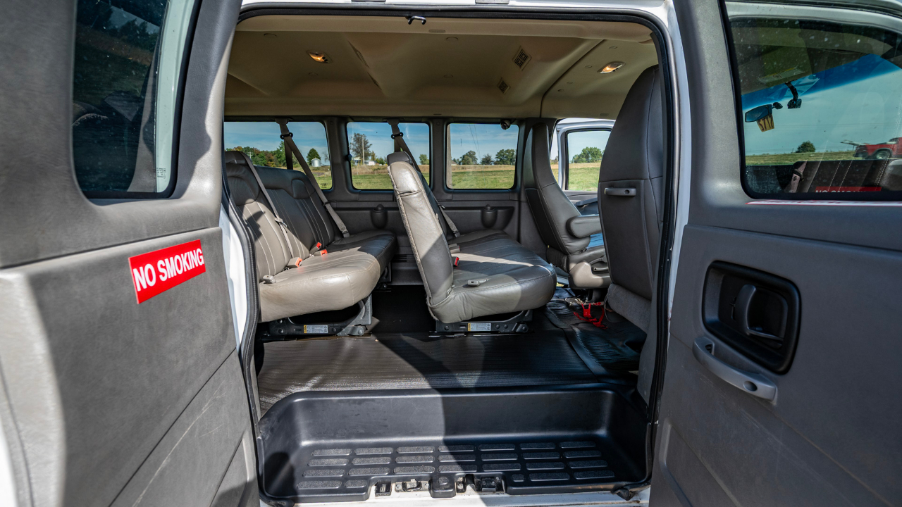 Chevrolet Express LS 3500 Extended 2016 Chevrolet Express LS 3500 Extended 2016