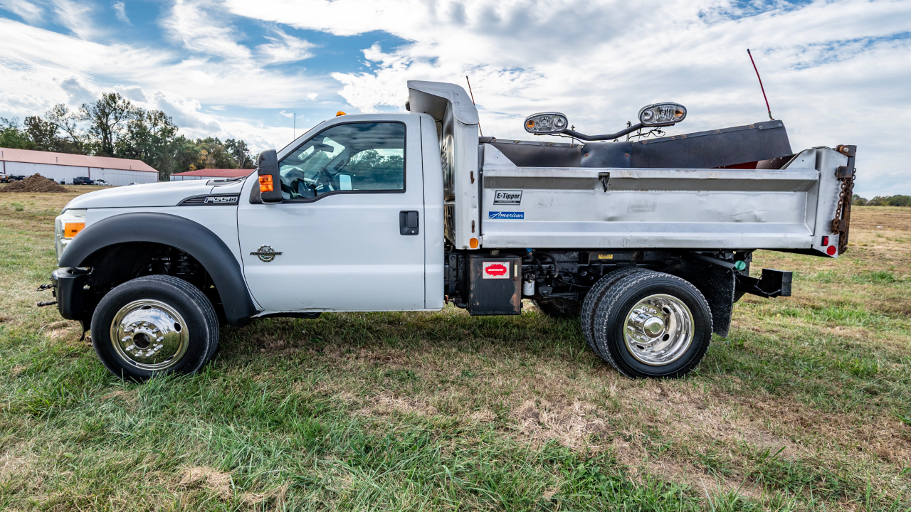 Ford F-550 Regular Cab DRW 4WD 2012 Ford F-550 Regular Cab DRW 4WD 2012