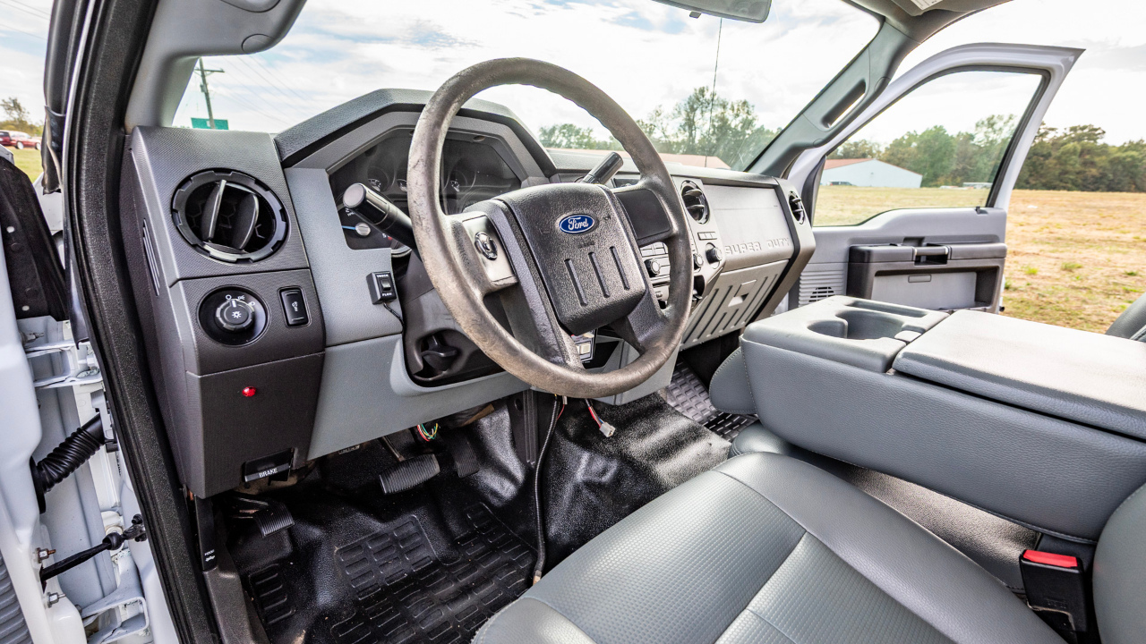 Ford F-550 Regular Cab DRW 4WD 2012 Ford F-550 Regular Cab DRW 4WD 2012