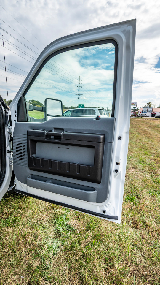 Ford F-550 Regular Cab DRW 4WD 2012 Ford F-550 Regular Cab DRW 4WD 2012