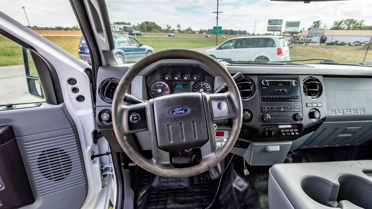 Ford F-550 Regular Cab DRW 4WD 2012 Ford F-550 Regular Cab DRW 4WD 2012