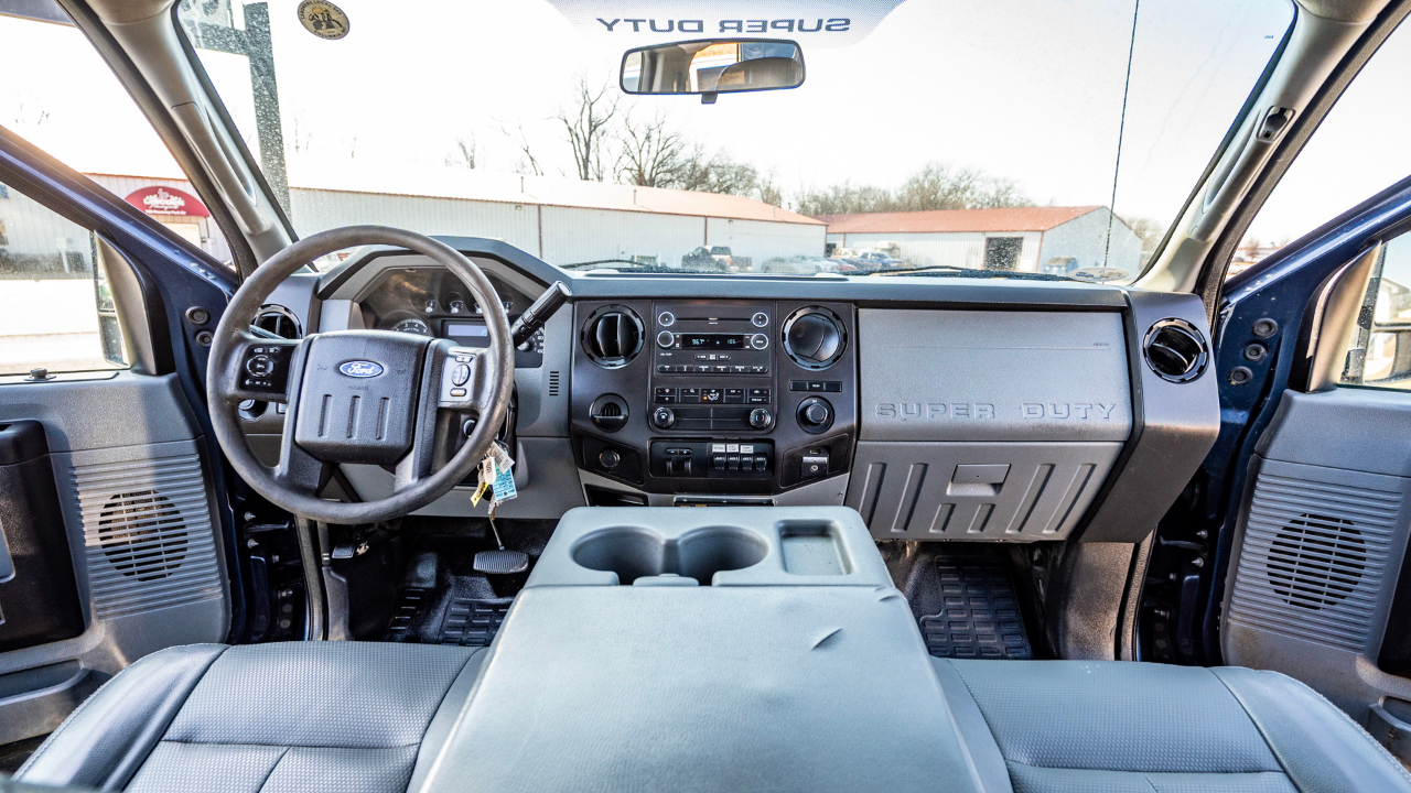 Ford F-350 SD XLT Crew Cab Long Bed DRW 4WD 2015