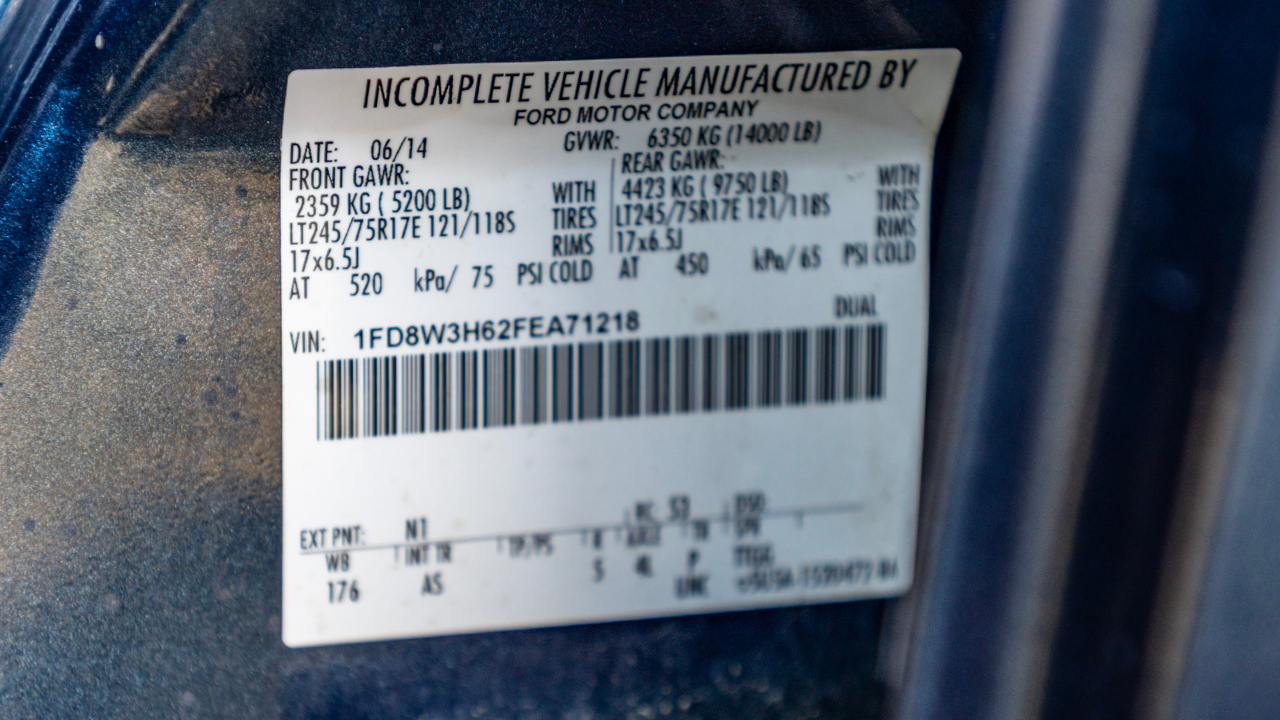 Ford F-350 SD XLT Crew Cab Long Bed DRW 4WD 2015