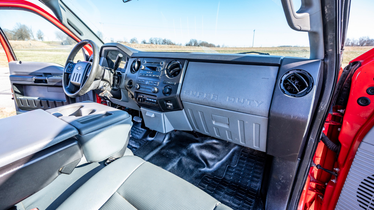 Ford F-550 Crew Cab DRW 2WD 2016