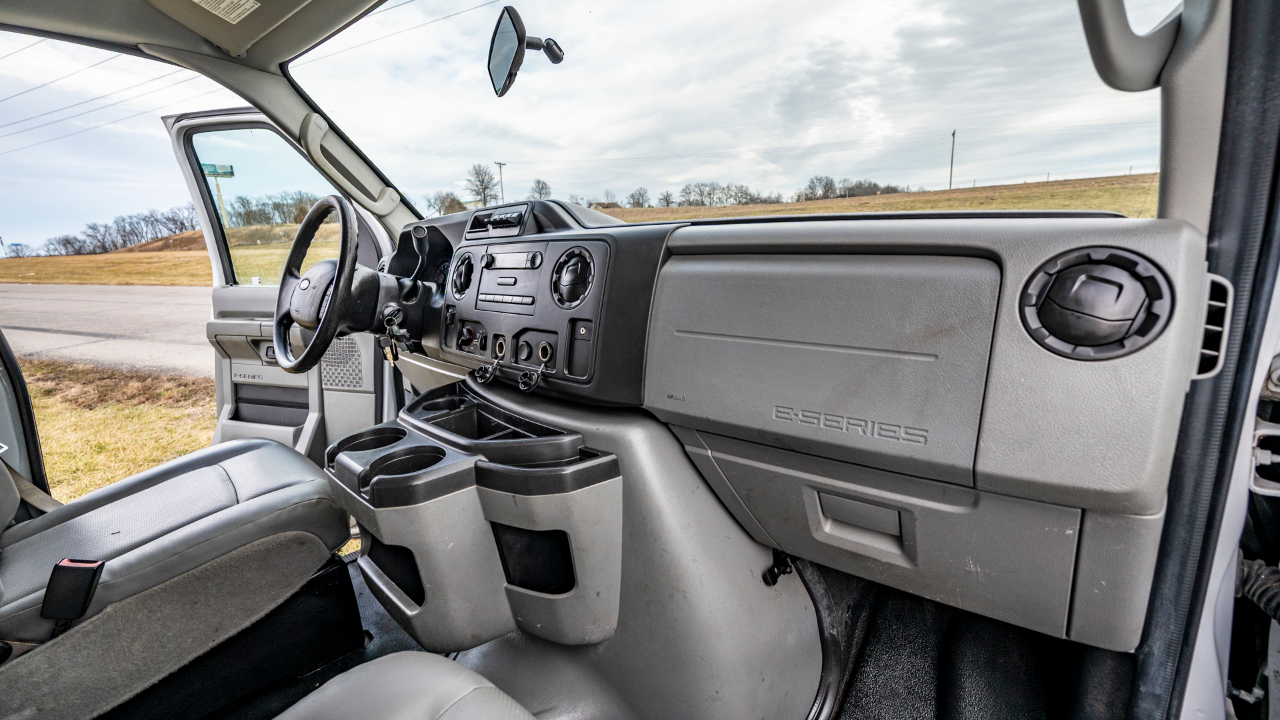 Ford Econoline E-350 Super Duty 2016