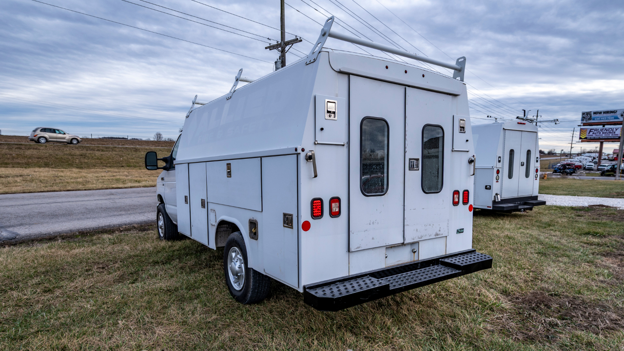 Ford Econoline E-350 Super Duty 2012