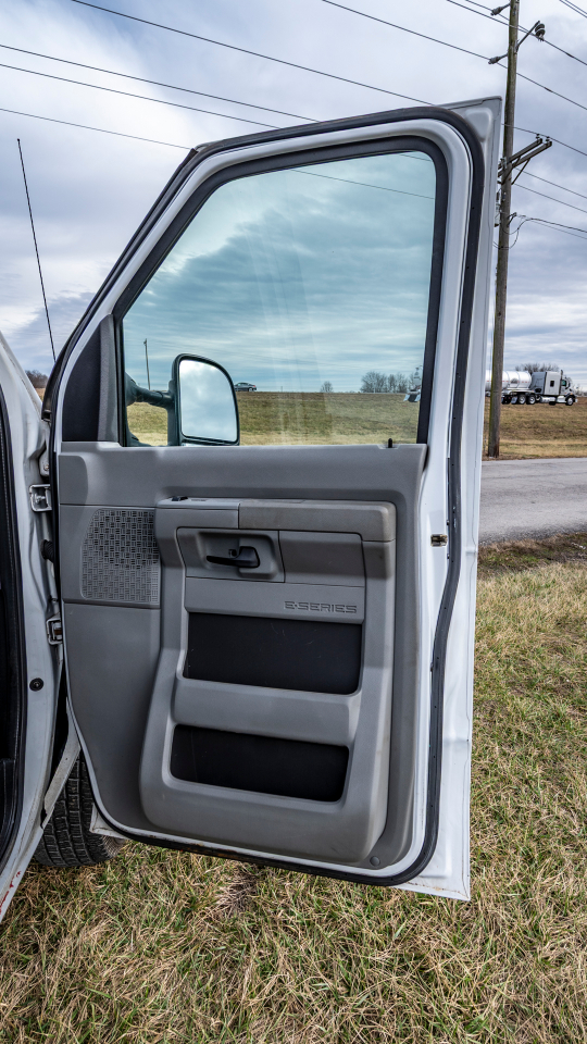 Ford Econoline E-350 Super Duty 2012
