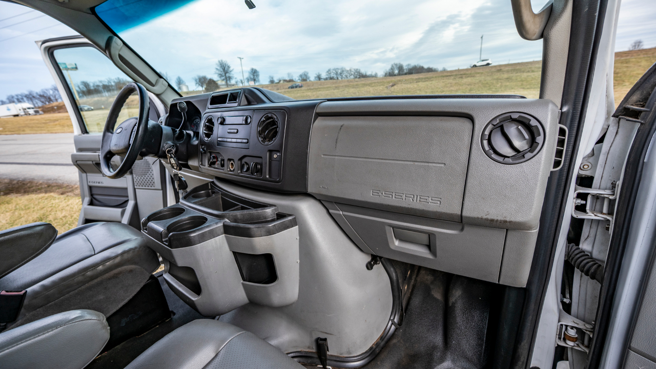 Ford Econoline E-350 Super Duty 2012