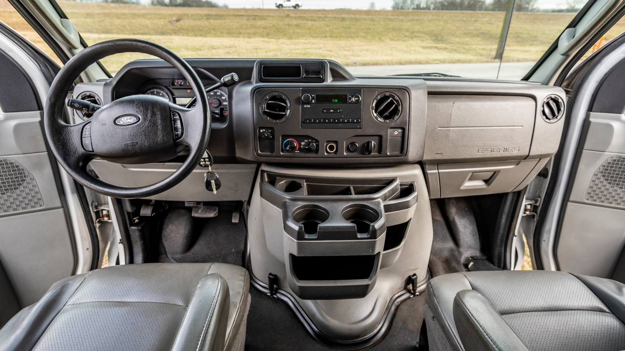 Ford Econoline E-350 Super Duty 2012