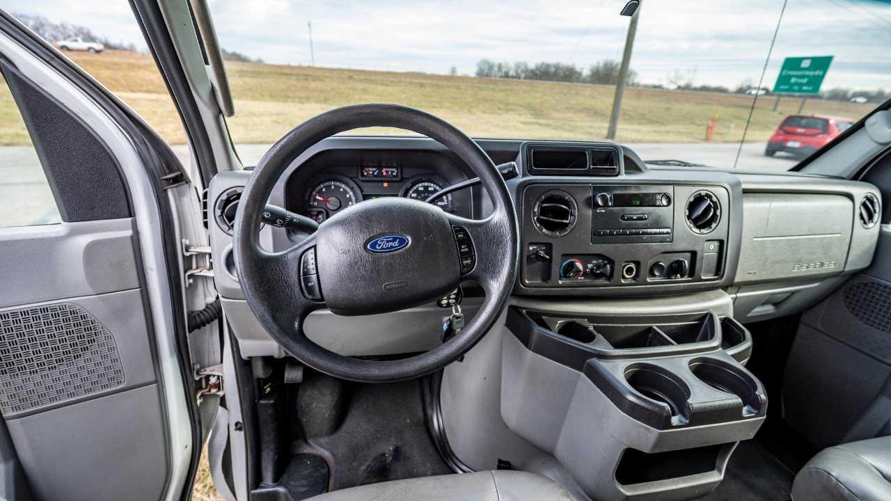 Ford Econoline E-350 Super Duty 2012