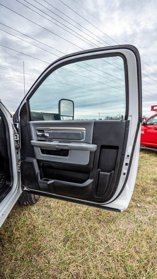 RAM 3500 Regular Cab 4WD DRW 2014