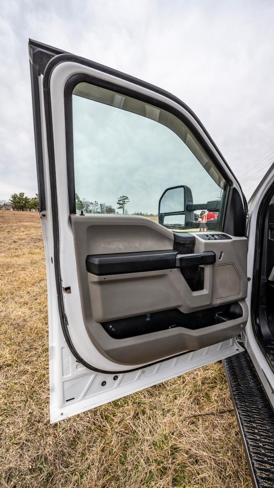 Ford F-550 Crew Cab DRW 4WD 2020