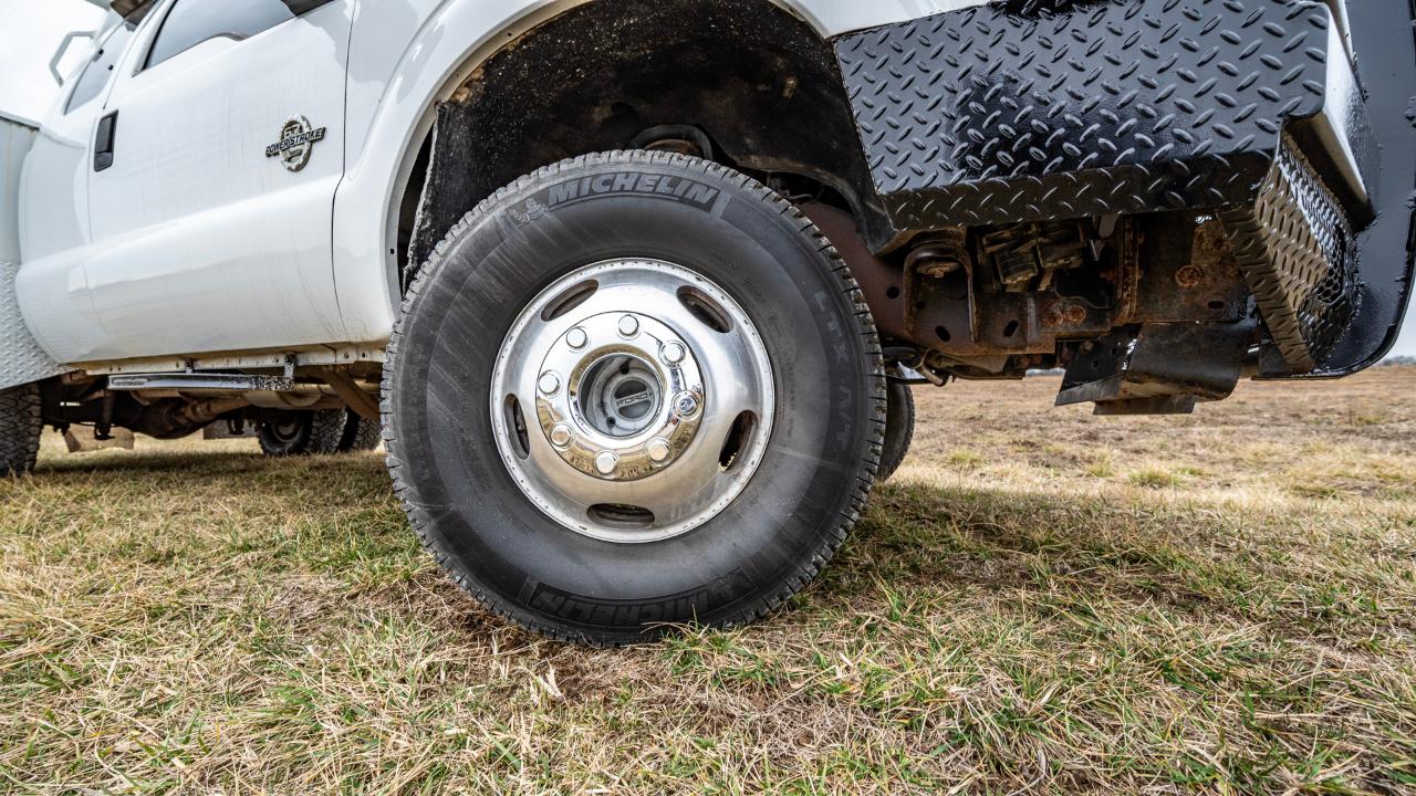 Ford F-350 SD Lariat SuperCab Long Bed DRW 4WD 2011