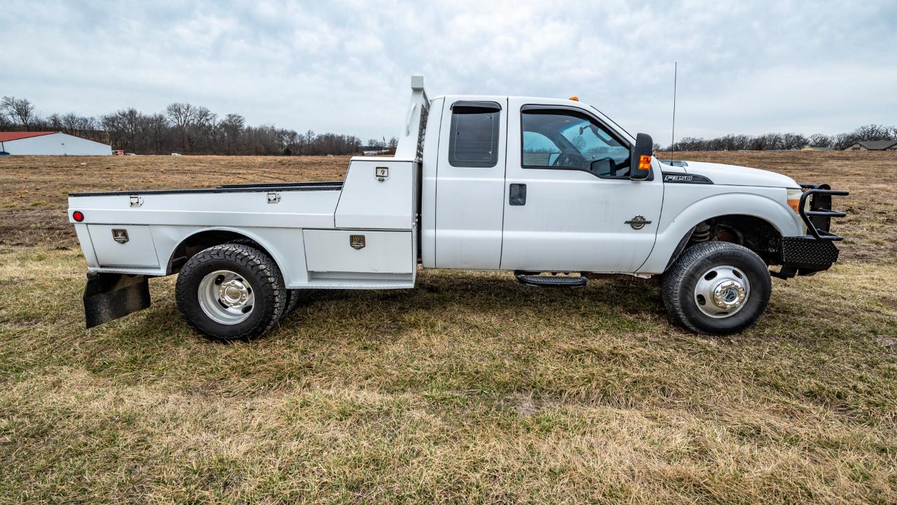 Ford F-350 SD Lariat SuperCab Long Bed DRW 4WD 2011