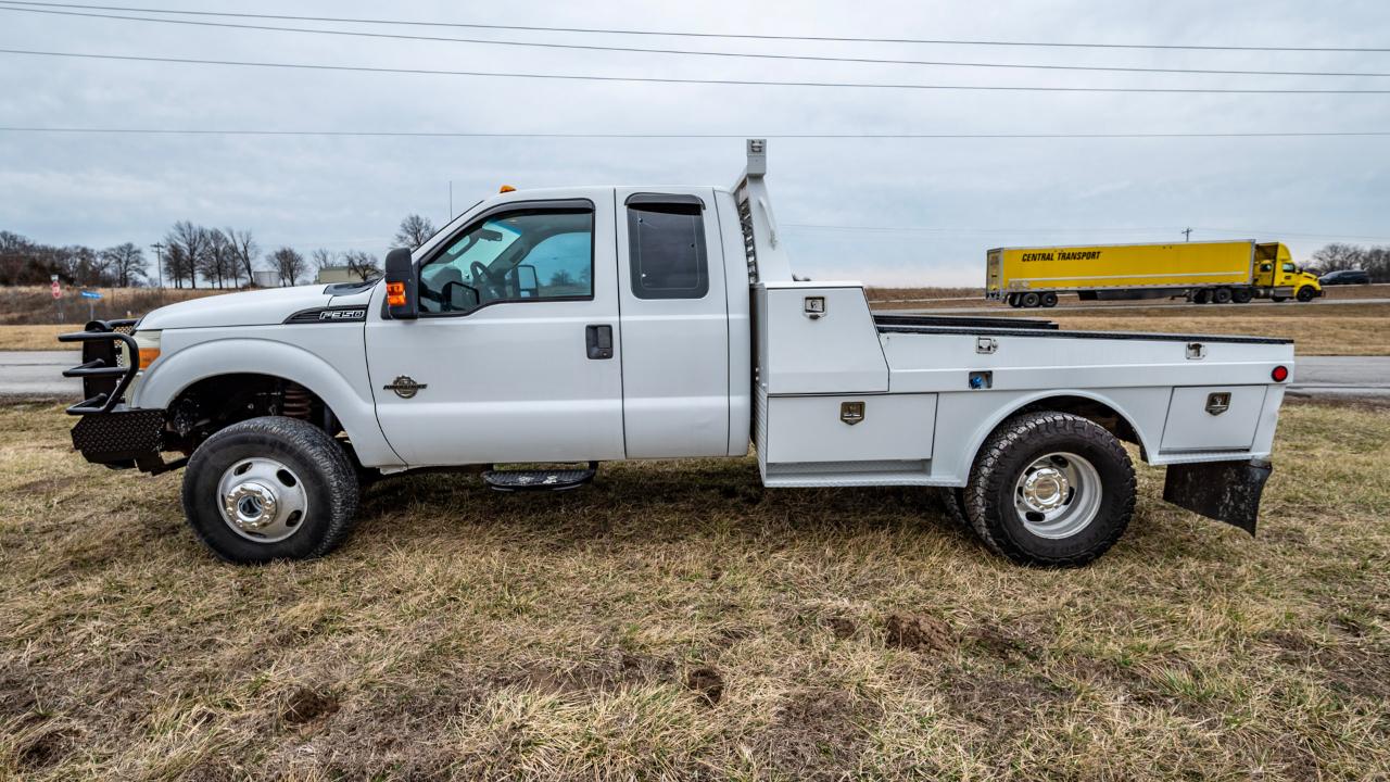 Ford F-350 SD Lariat SuperCab Long Bed DRW 4WD 2011